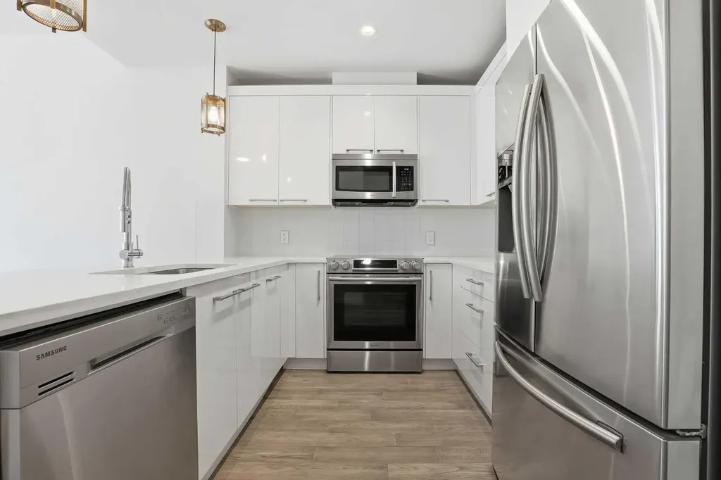 317 22 Avenue SW Calgary AB T2H3S6