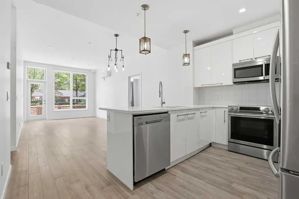 317 22 Avenue SW Calgary AB T2H3S6