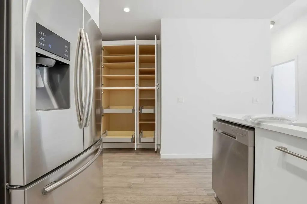 317 22 Avenue SW Calgary AB T2H3S6