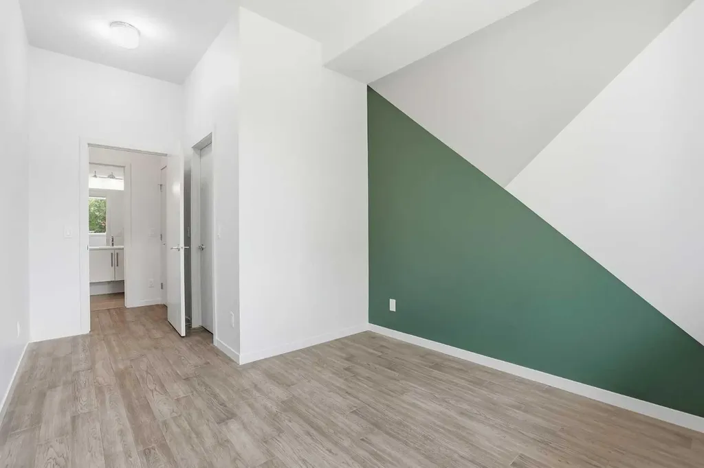 317 22 Avenue SW Calgary AB T2H3S6