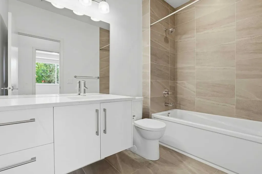 317 22 Avenue SW Calgary AB T2H3S6