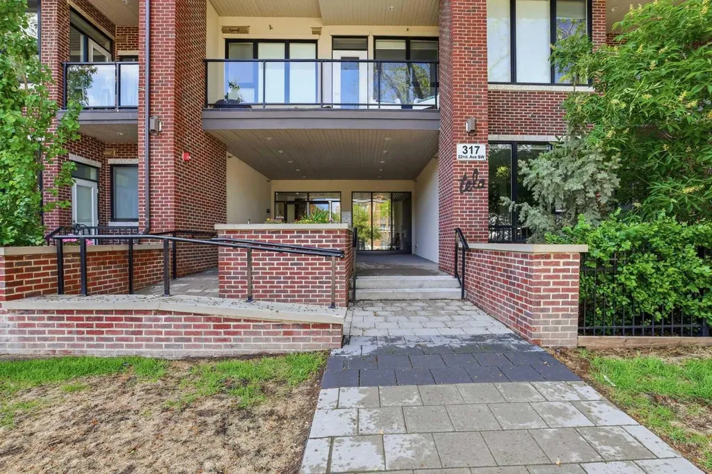 317 22 Avenue SW Calgary AB T2H3S6