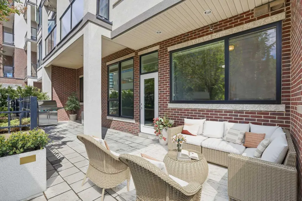 317 22 Avenue SW Calgary AB T2H3S6