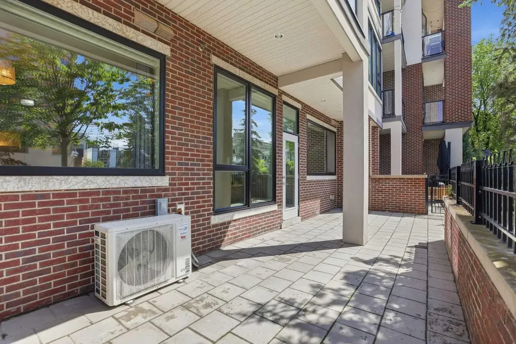 317 22 Avenue SW Calgary AB T2H3S6