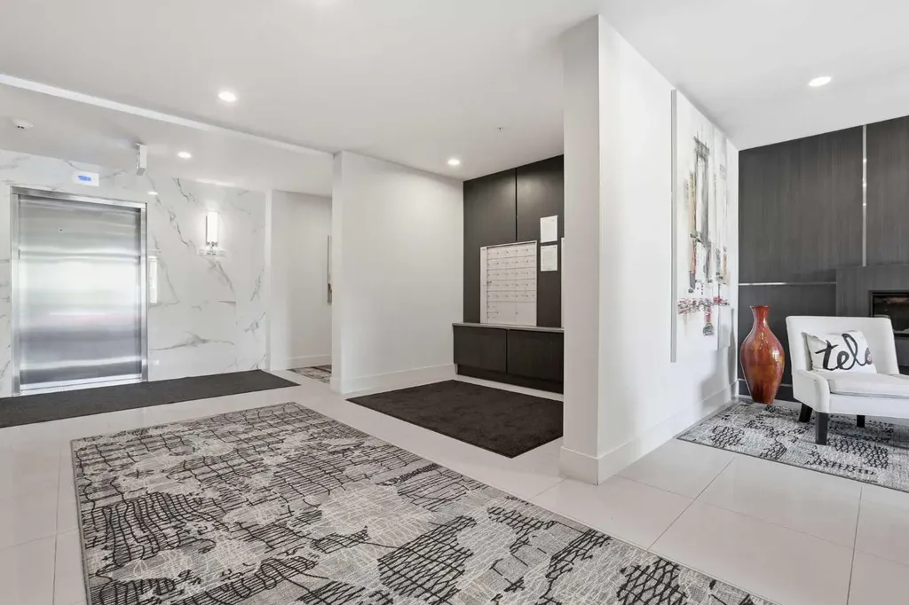 317 22 Avenue SW Calgary AB T2H3S6