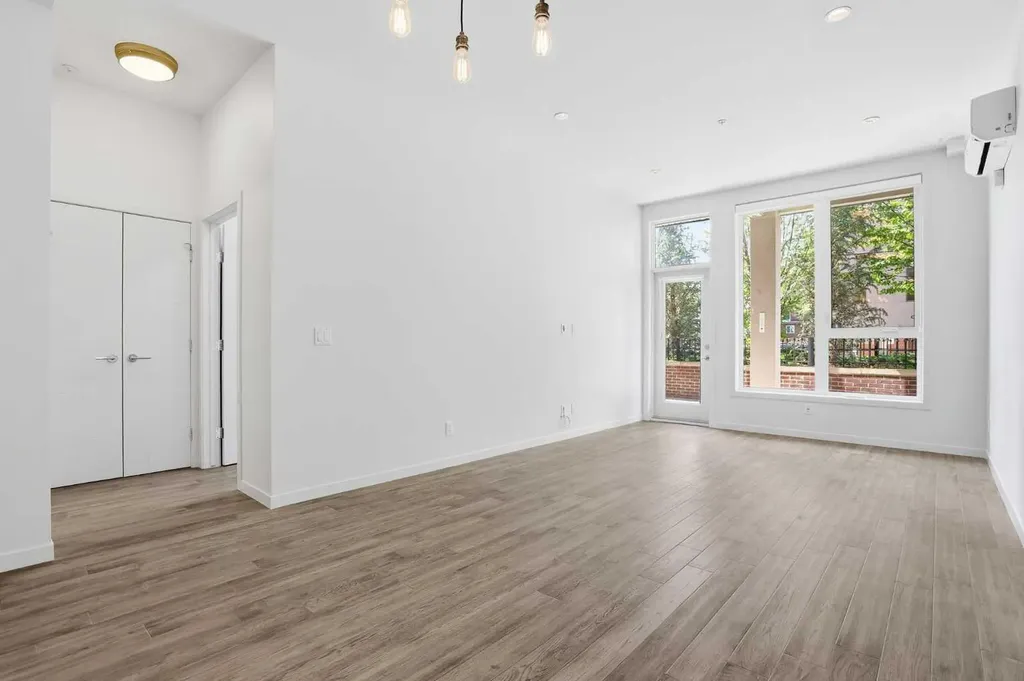 317 22 Avenue SW Calgary AB T2H3S6