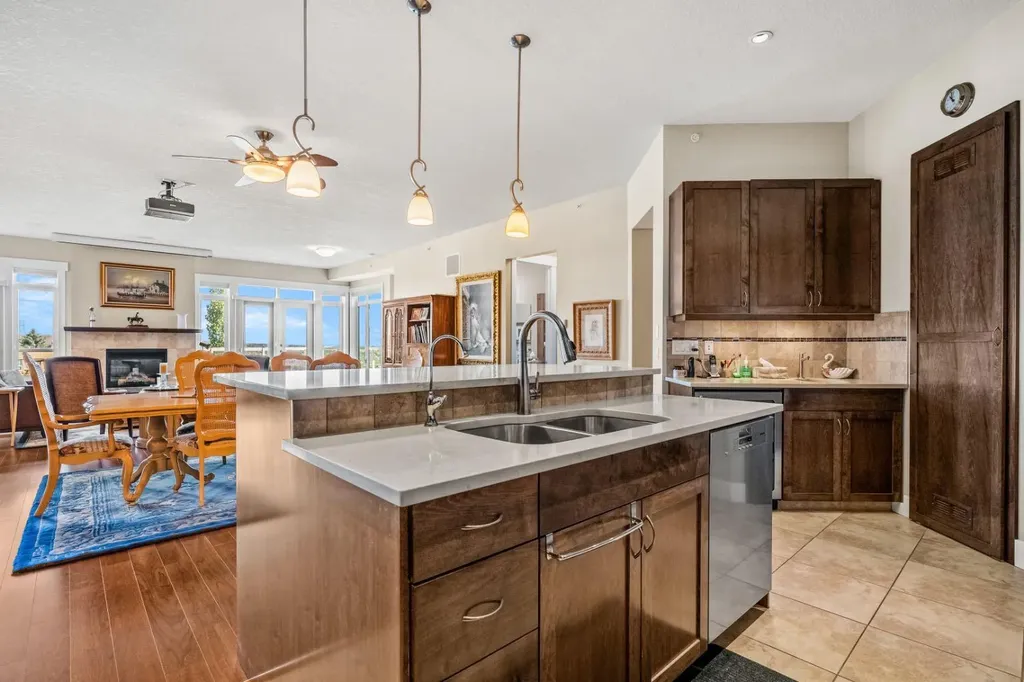 4 Hemlock Crescent SW Calgary AB T3C 2Z1