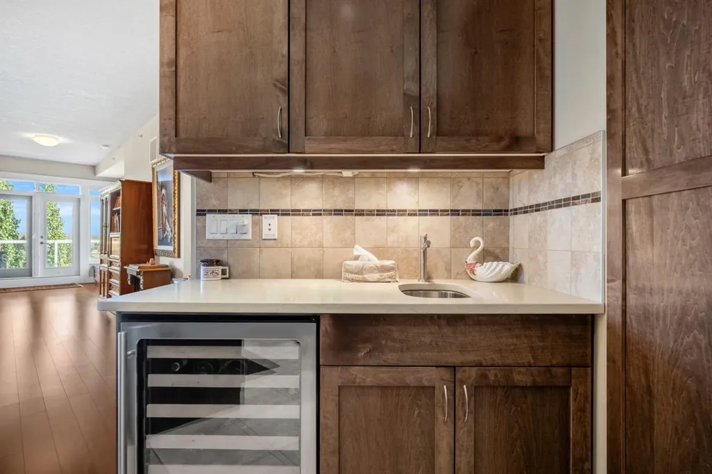 4 Hemlock Crescent SW Calgary AB T3C 2Z1