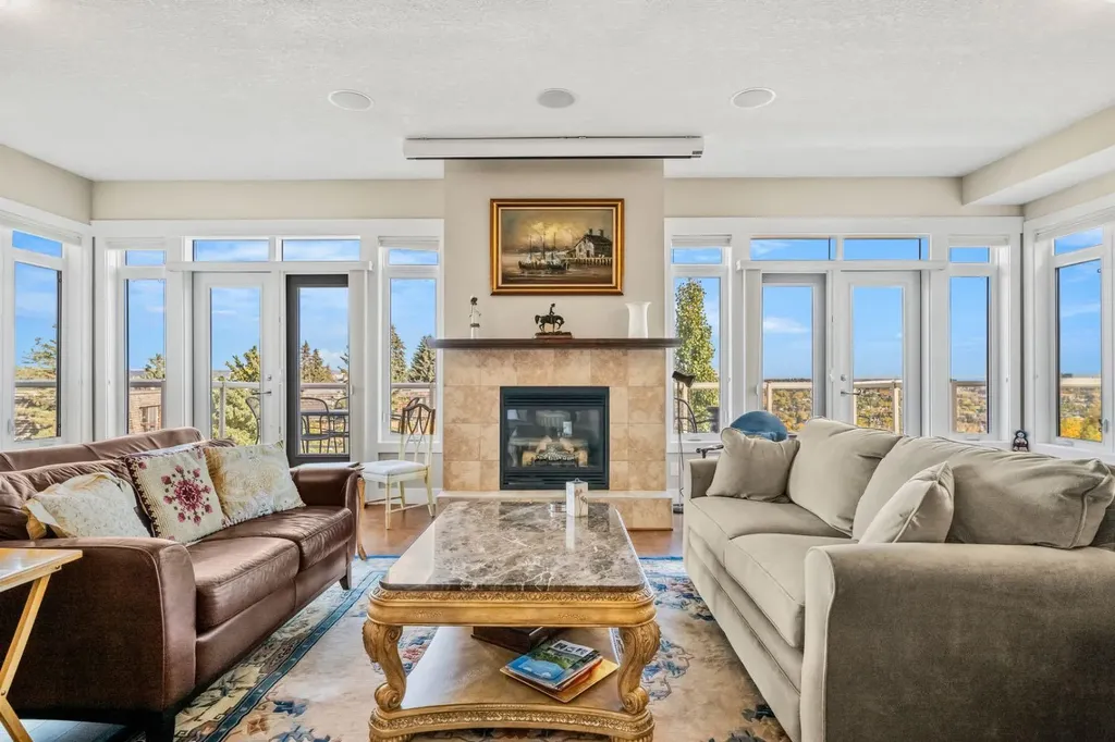 4 Hemlock Crescent SW Calgary AB T3C 2Z1