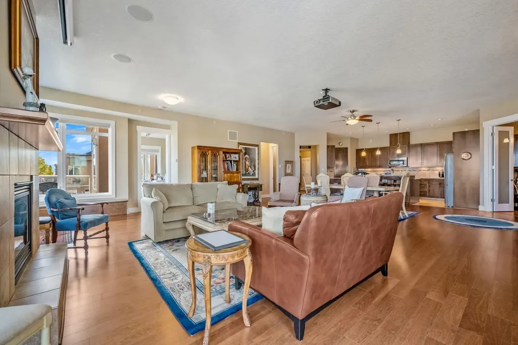 4 Hemlock Crescent SW Calgary AB T3C 2Z1