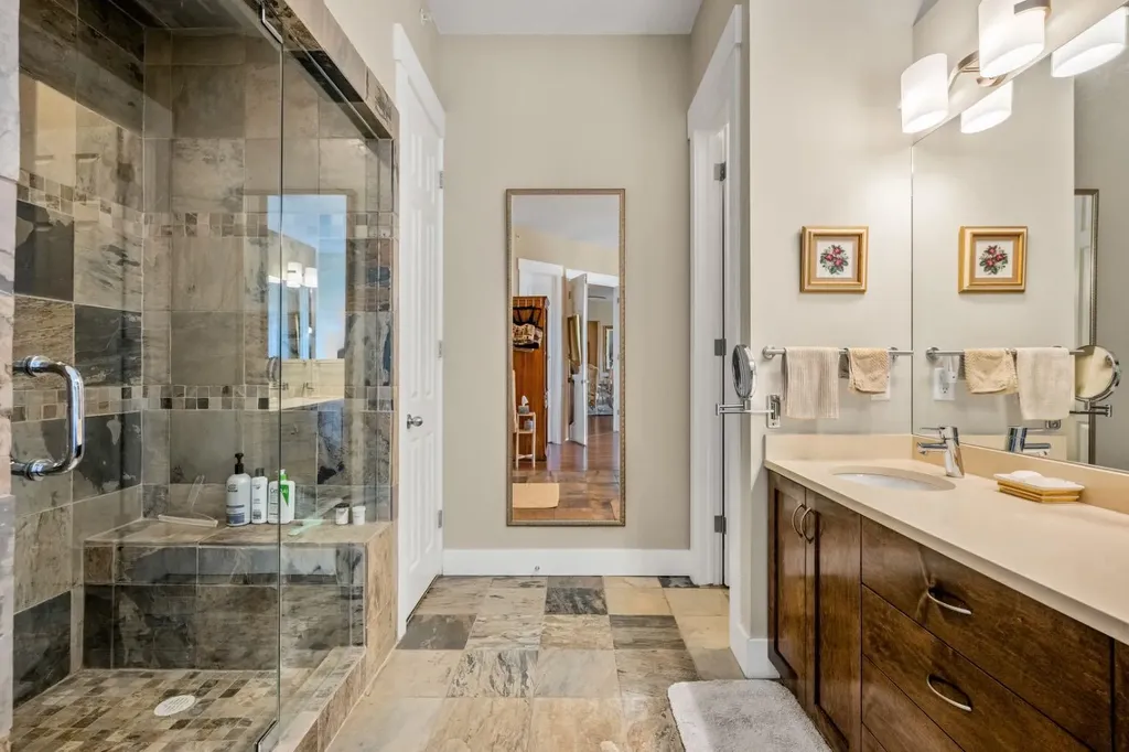 4 Hemlock Crescent SW Calgary AB T3C 2Z1