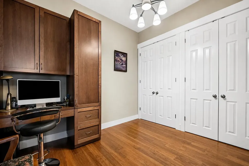 4 Hemlock Crescent SW Calgary AB T3C 2Z1