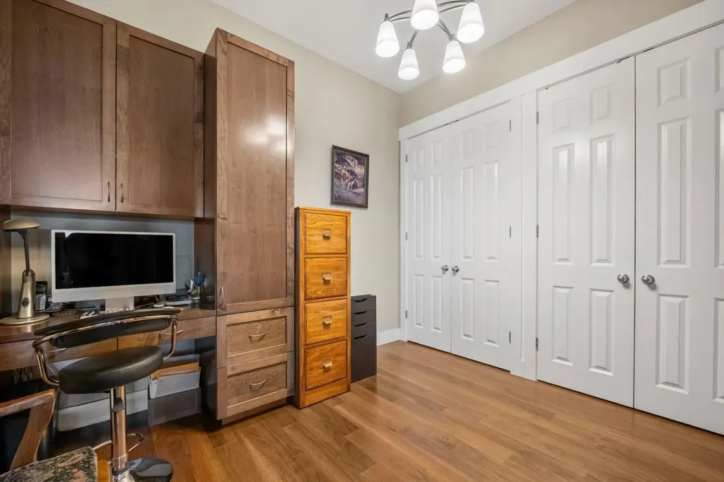 4 Hemlock Crescent SW Calgary AB T3C 2Z1