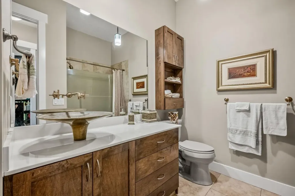 4 Hemlock Crescent SW Calgary AB T3C 2Z1