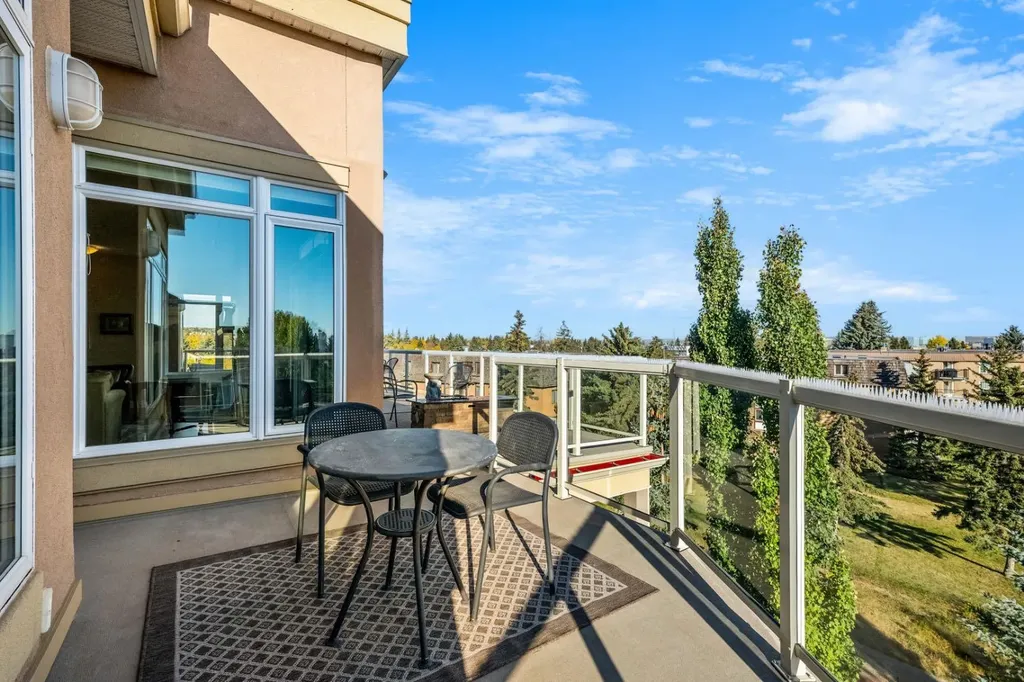 4 Hemlock Crescent SW Calgary AB T3C 2Z1