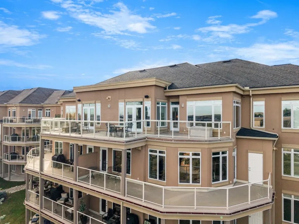 4 Hemlock Crescent SW Calgary AB T3C 2Z1