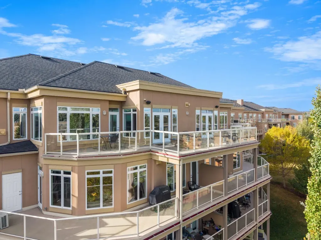 4 Hemlock Crescent SW Calgary AB T3C 2Z1
