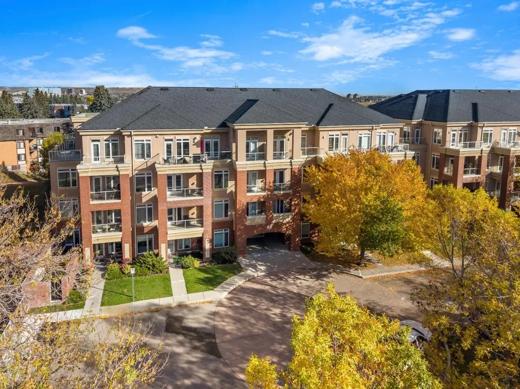 4 Hemlock Crescent SW Calgary AB T3C 2Z1