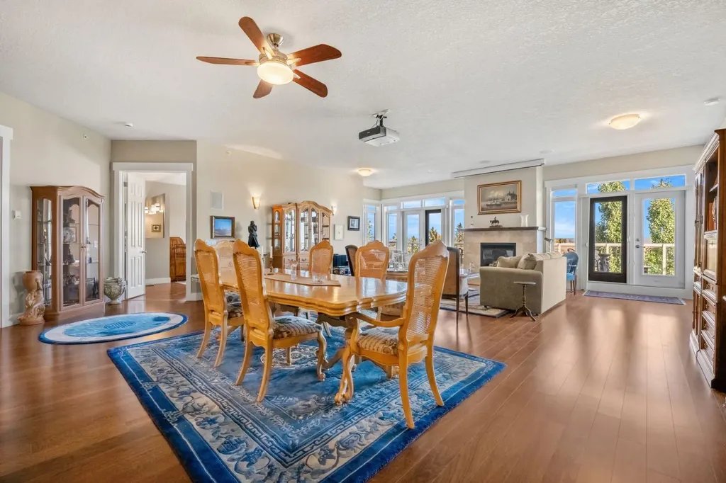 4 Hemlock Crescent SW Calgary AB T3C 2Z1
