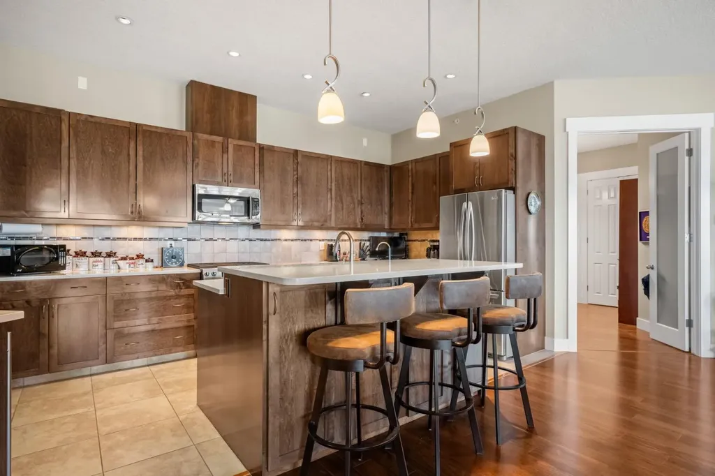4 Hemlock Crescent SW Calgary AB T3C 2Z1