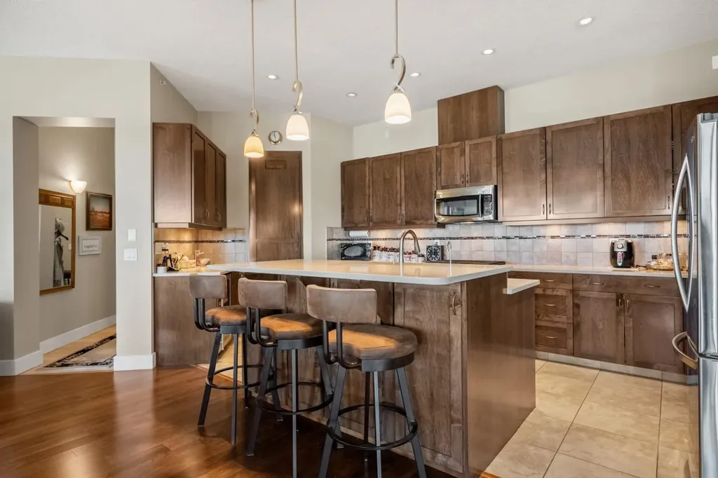 4 Hemlock Crescent SW Calgary AB T3C 2Z1