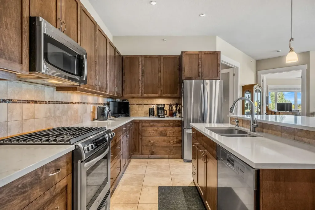 4 Hemlock Crescent SW Calgary AB T3C 2Z1