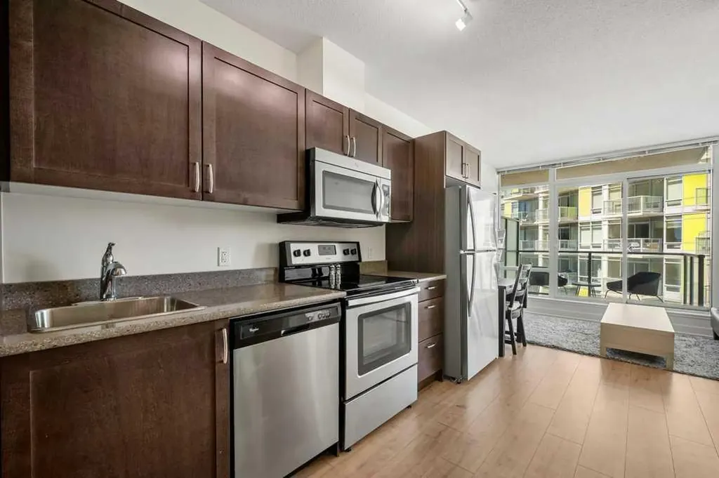 10 Brentwood Common NW Calgary AB T2L 2L6