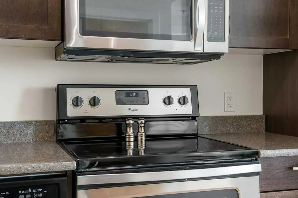 10 Brentwood Common NW Calgary AB T2L 2L6