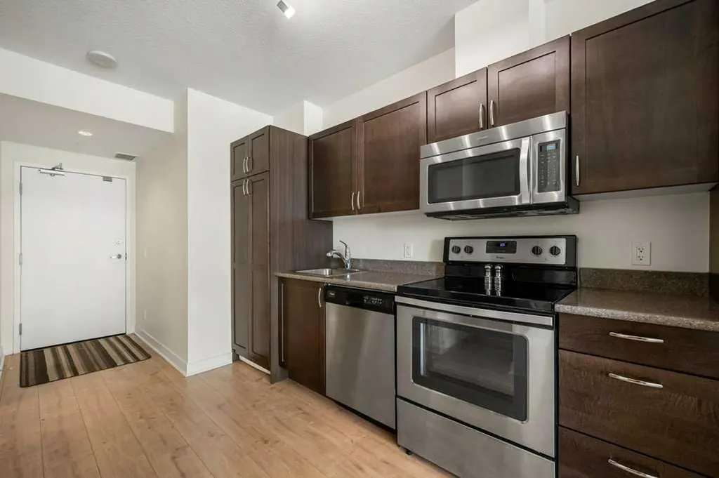 10 Brentwood Common NW Calgary AB T2L 2L6