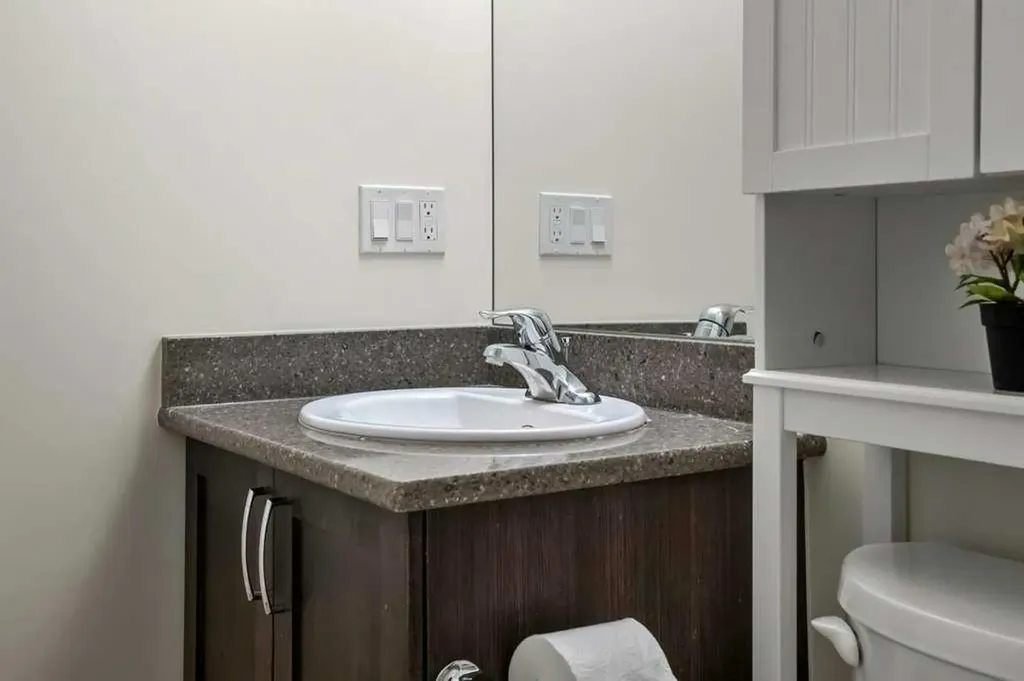 10 Brentwood Common NW Calgary AB T2L 2L6