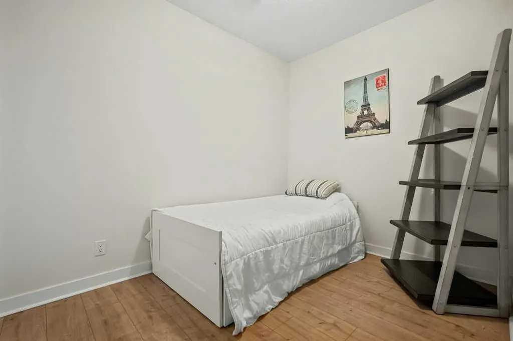 10 Brentwood Common NW Calgary AB T2L 2L6