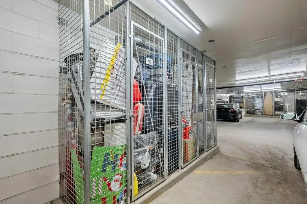 10 Brentwood Common NW Calgary AB T2L 2L6