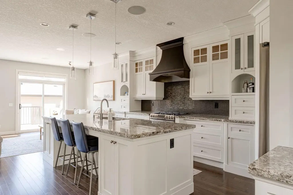 3529 3 Avenue SW Calgary AB T3C 0A7