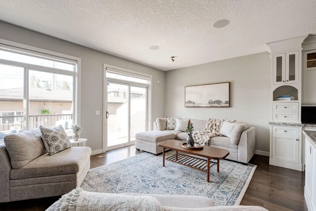 3529 3 Avenue SW Calgary AB T3C 0A7