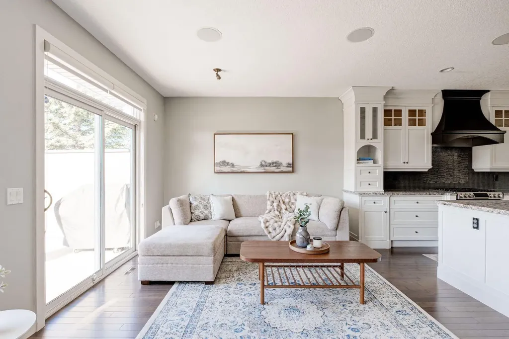 3529 3 Avenue SW Calgary AB T3C 0A7