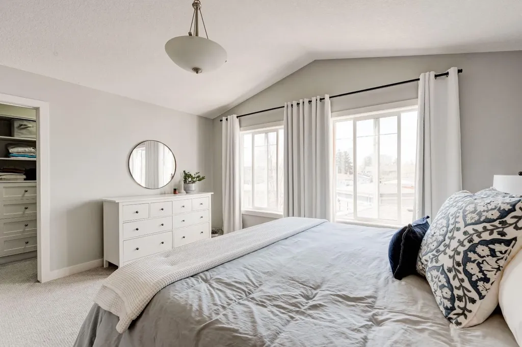 3529 3 Avenue SW Calgary AB T3C 0A7