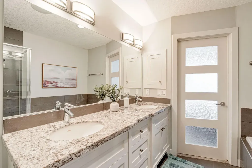3529 3 Avenue SW Calgary AB T3C 0A7