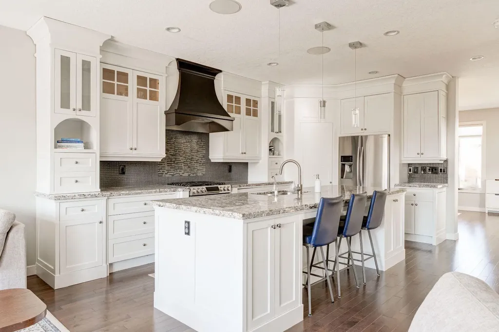 3529 3 Avenue SW Calgary AB T3C 0A7