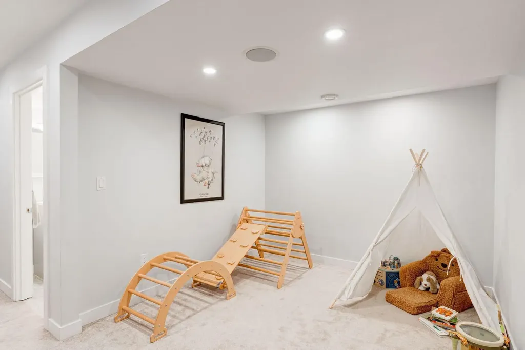 3529 3 Avenue SW Calgary AB T3C 0A7