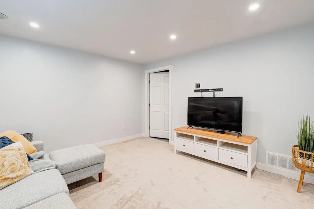 3529 3 Avenue SW Calgary AB T3C 0A7