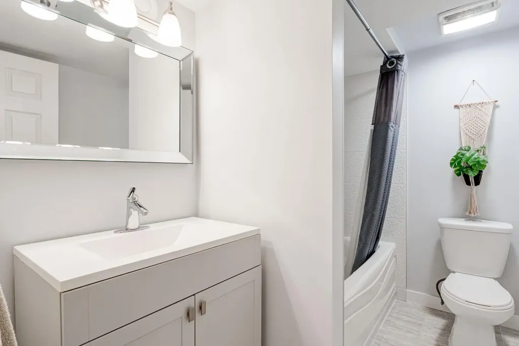 3529 3 Avenue SW Calgary AB T3C 0A7