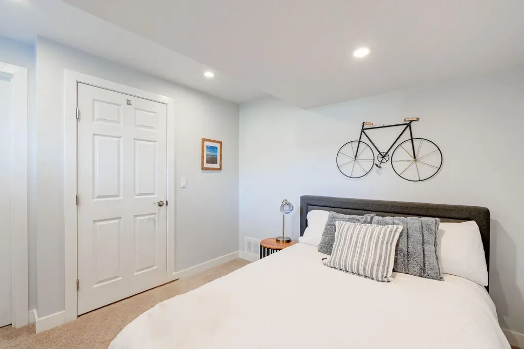 3529 3 Avenue SW Calgary AB T3C 0A7