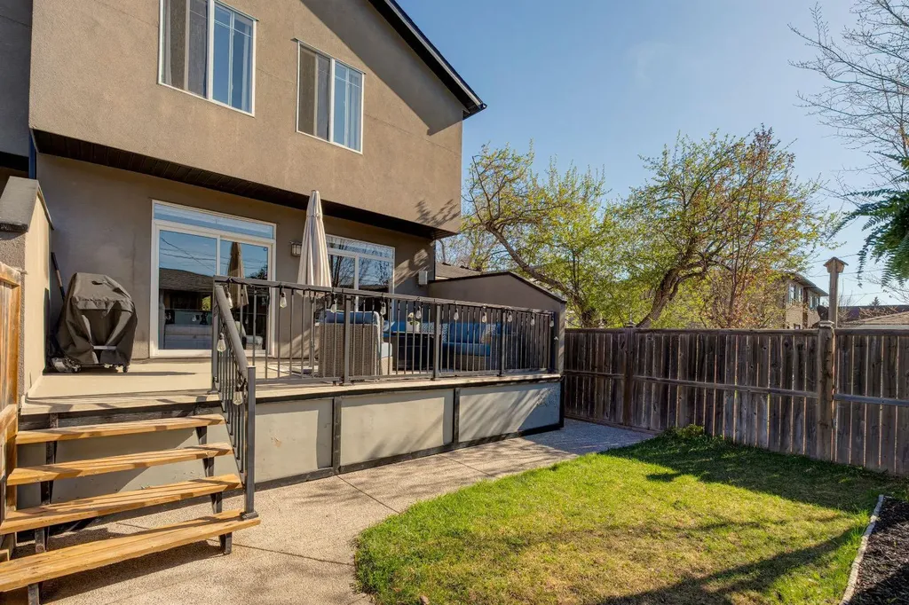 3529 3 Avenue SW Calgary AB T3C 0A7