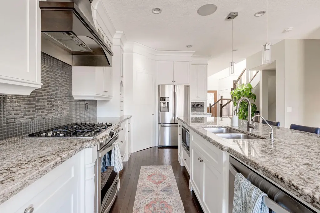 3529 3 Avenue SW Calgary AB T3C 0A7