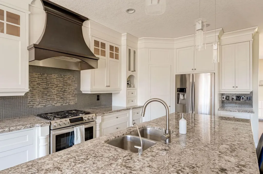 3529 3 Avenue SW Calgary AB T3C 0A7
