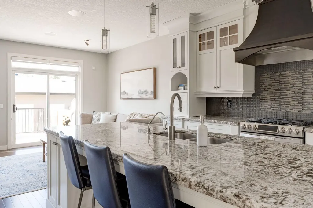 3529 3 Avenue SW Calgary AB T3C 0A7