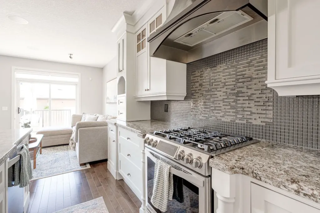 3529 3 Avenue SW Calgary AB T3C 0A7