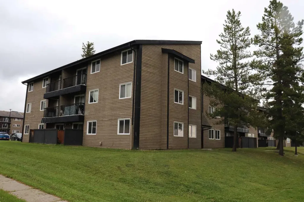 5611 9 Avenue Edson AB T7E 1R5