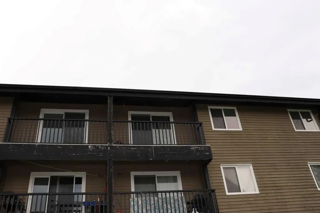 5611 9 Avenue Edson AB T7E 1R5