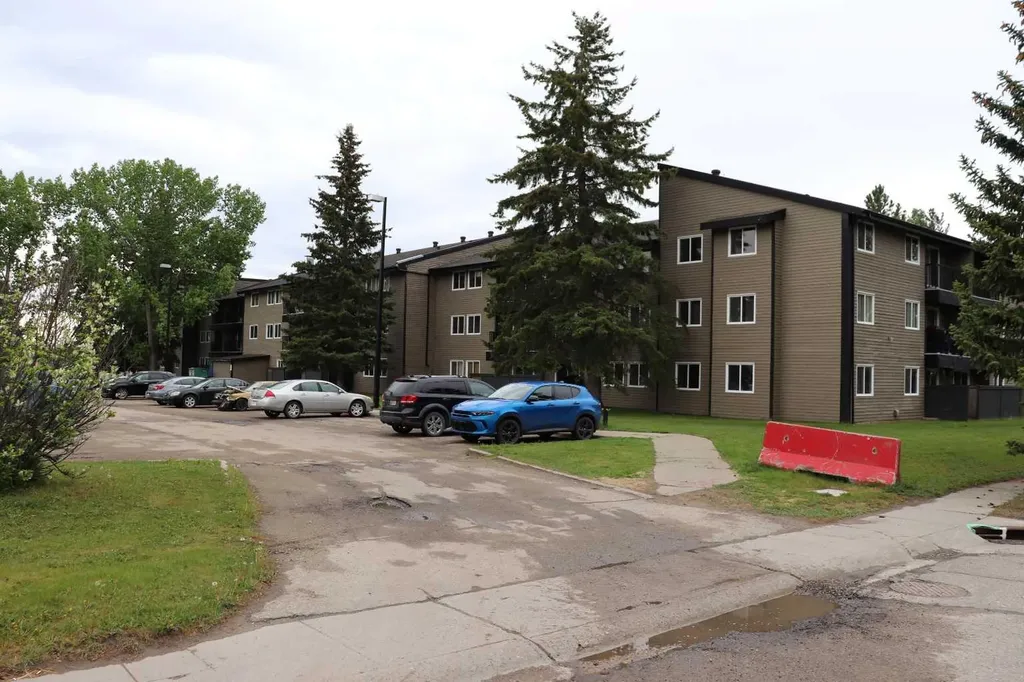 5611 9 Avenue Edson AB T7E 1R5